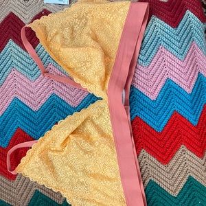 Old navy. 3Xl nwt. Orange lace. Peach straps. Triangle bra.